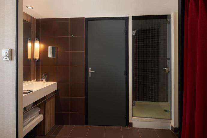 Imagen de la habitación del Hotel Les Theatres. Foto 8