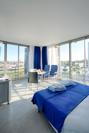 Imagen de la habitación del Hotel Les Thermes. Foto 7