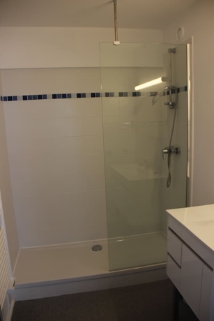 Imagen de la habitación del Hotel Les Thermes. Foto 15