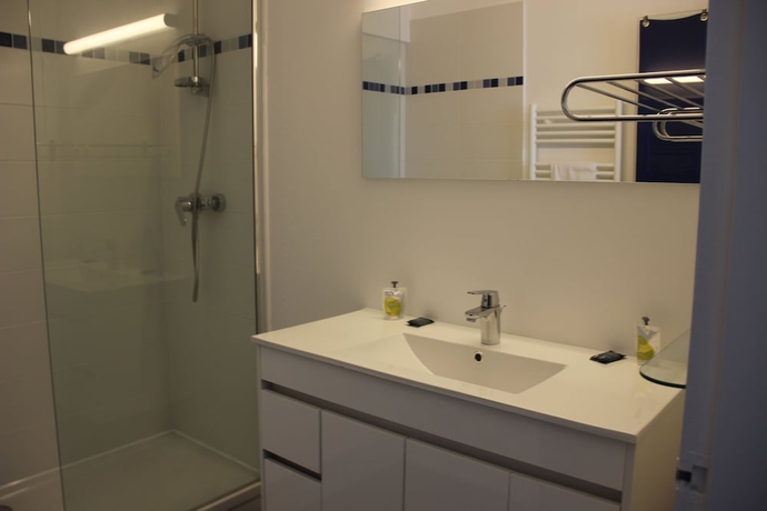 Imagen de la habitación del Hotel Les Thermes. Foto 16