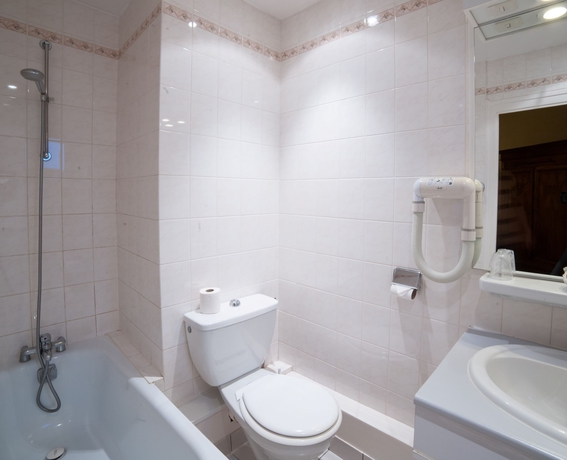 Imagen de la habitación del Hotel Les Tilleuls, Bourges. Foto 14
