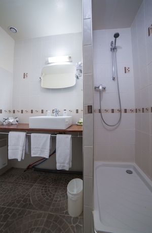 Imagen de la habitación del Hotel Les Tilleuls, Bourges. Foto 15