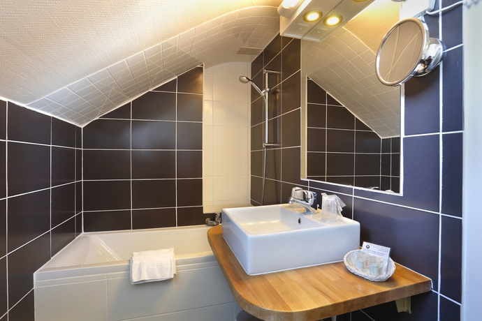 Imagen de la habitación del Hotel Les Tilleuls, Bourges. Foto 17