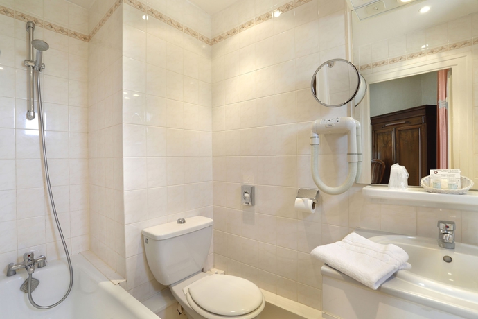 Imagen de la habitación del Hotel Les Tilleuls, Bourges. Foto 18