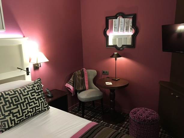 Imagen de la habitación del Hotel Les Tournelles. Foto 11