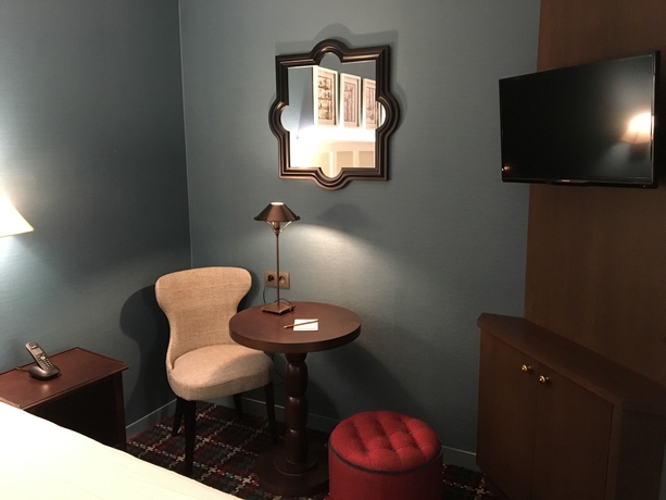 Imagen de la habitación del Hotel Les Tournelles. Foto 12