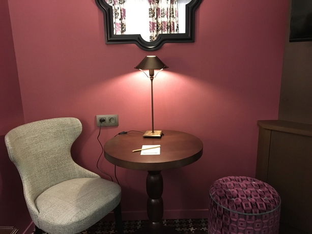 Imagen de la habitación del Hotel Les Tournelles. Foto 13