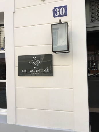 Imagen de los exteriores del Hotel Les Tournelles. Foto 16