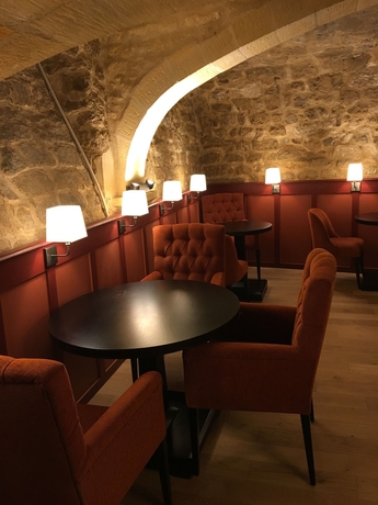 Imagen del bar/restaurante del Hotel Les Tournelles. Foto 1