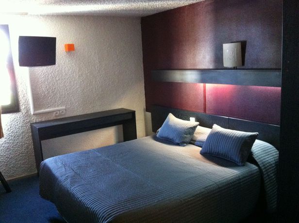 Imagen de la habitación del Hotel Les Tourrades. Foto 7