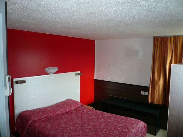 Imagen de la habitación del Hotel Les Tourrades. Foto 9