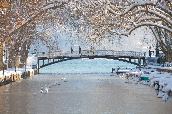 Imagen de los exteriores del Hotel Les Tresoms Lake and Spa Resort. Foto 12