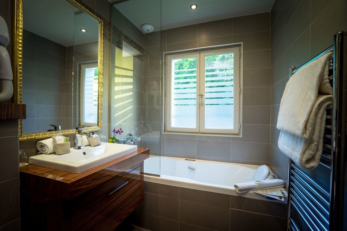 Imagen de la habitación del Hotel Les Tresoms Lake and Spa Resort. Foto 7