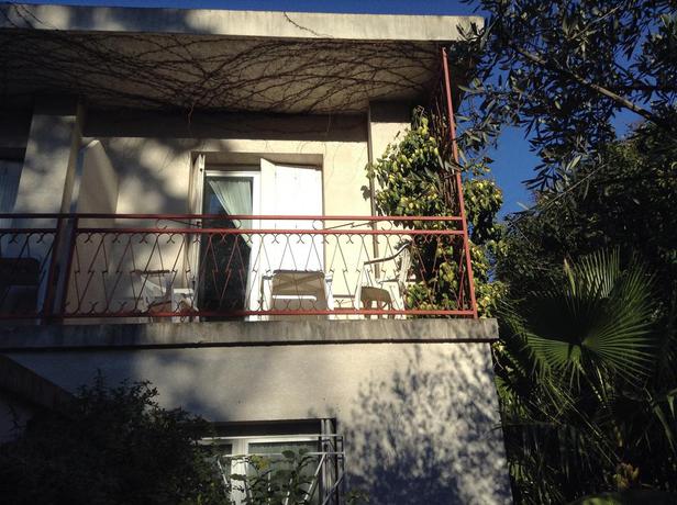 Imagen de los exteriores del Hotel Les Troenes. Foto 7