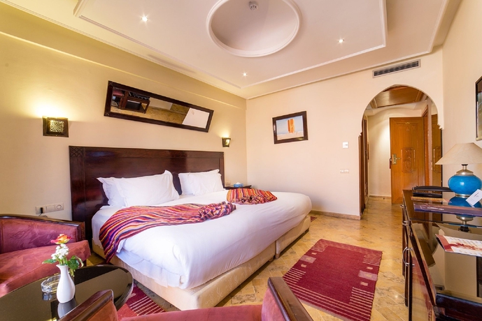 Imagen de la habitación del Hotel Les Trois Palmiers. Foto 9