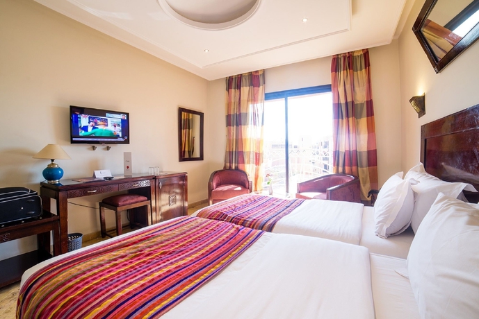 Imagen de la habitación del Hotel Les Trois Palmiers. Foto 11