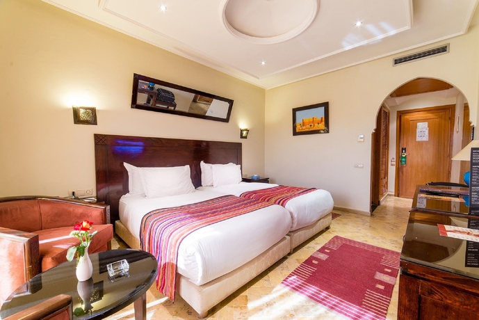 Imagen de la habitación del Hotel Les Trois Palmiers. Foto 12