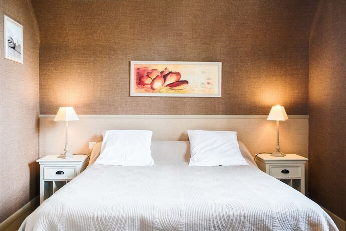 Imagen de la habitación del Hotel Les Trois Rois. Foto 11