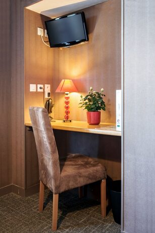 Imagen de la habitación del Hotel Les Trois Rois. Foto 16