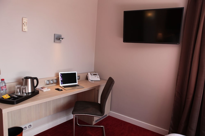 Imagen de la habitación del Hotel Les Trois Roses, Grenoble Meylan. Foto 12