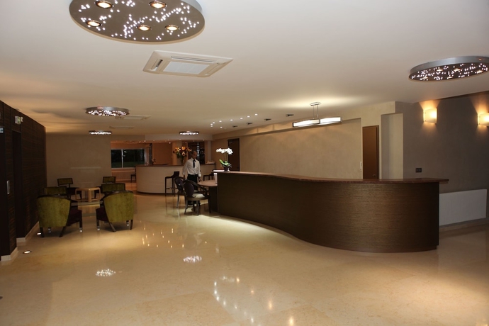 Imagen de los interiores del Hotel Les Trois Roses, Grenoble Meylan. Foto 16