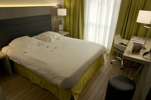 Imagen de la habitación del Hotel Les Tuileries. Foto 3