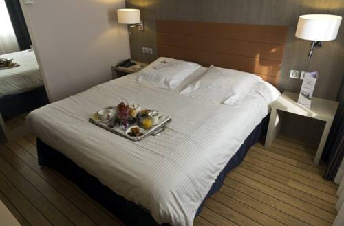 Imagen de la habitación del Hotel Les Tuileries. Foto 11