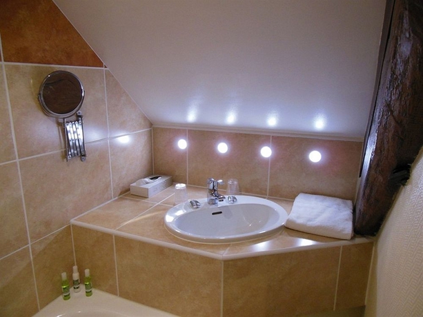 Imagen de la habitación del Hotel Les Ursulines. Foto 6