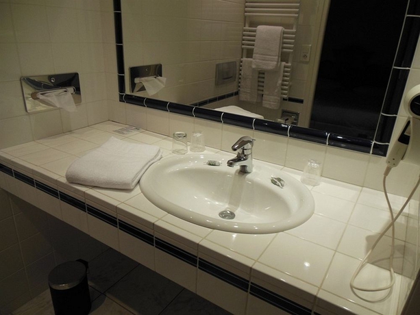 Imagen de la habitación del Hotel Les Ursulines. Foto 9