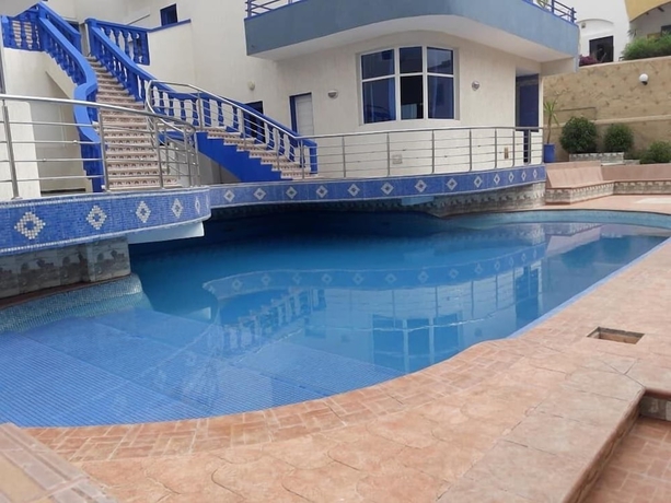 Imagen de la piscina del Hotel Les Vagues Bleues. Foto 18