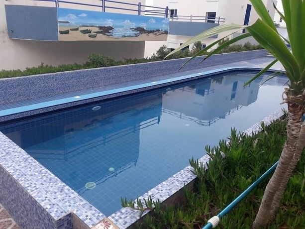 Imagen de la piscina del Hotel Les Vagues Bleues. Foto 19