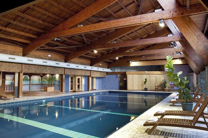 Imagen de la piscina del Hotel Les Vall&eacute;es and R&eacute;sidence. Foto 9