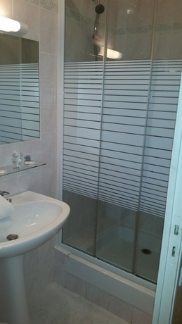 Imagen de la habitación del Hotel Les Volets Rouges - Cassis. Foto 10