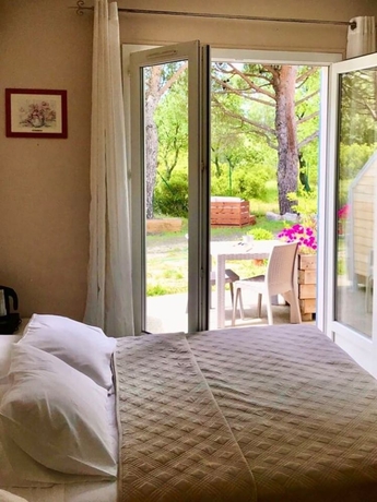 Imagen de la habitación del Hotel Les Volets Rouges - Cassis. Foto 16