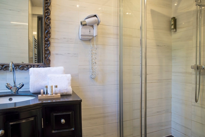 Imagen de la habitación del Hotel Les Voyageurs, Bastia. Foto 12