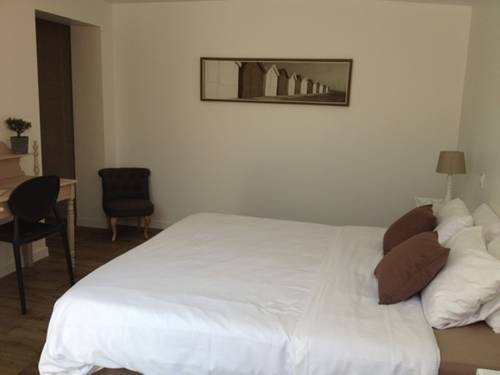 Imagen de la habitación del Hotel Les Voyageurs, LE CHATEAU D&acute;OLONNE. Foto 13