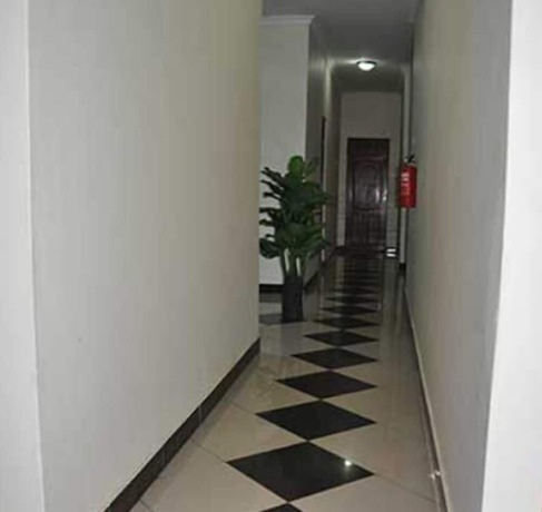 Imagen de los interiores del Hotel Lesa Garden. Foto 19