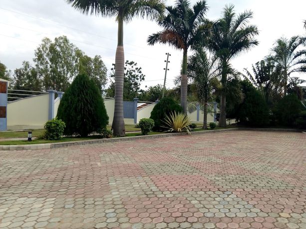 Imagen de la habitación del Hotel Lesa Garden. Foto 6