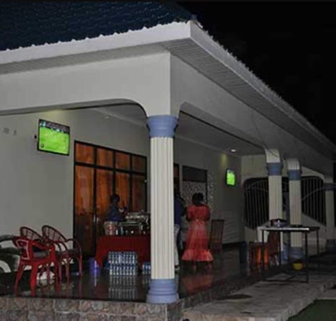 Imagen del bar/restaurante del Hotel Lesa Garden. Foto 5