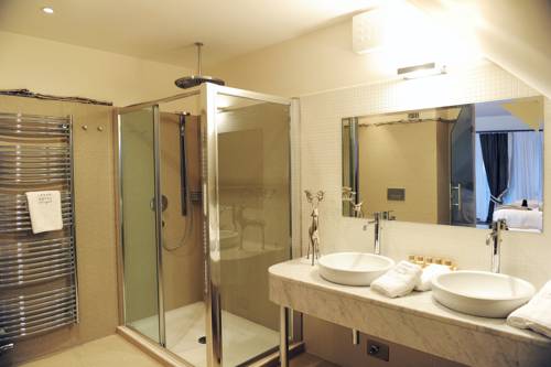 Imagen de la habitación del Hotel Lesar Angel. Foto 4