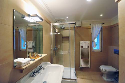 Imagen de la habitación del Hotel Lesar Angel. Foto 8