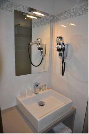 Imagen de la habitación del Hotel L'escale Cot&eacute; Port. Foto 13