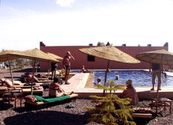 Imagen de la piscina del Hotel L'escale De Ouarzazate. Foto 10