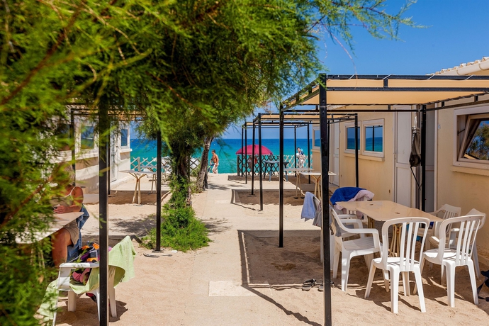 Imagen de los exteriores del Hotel L'escale Plage. Foto 16