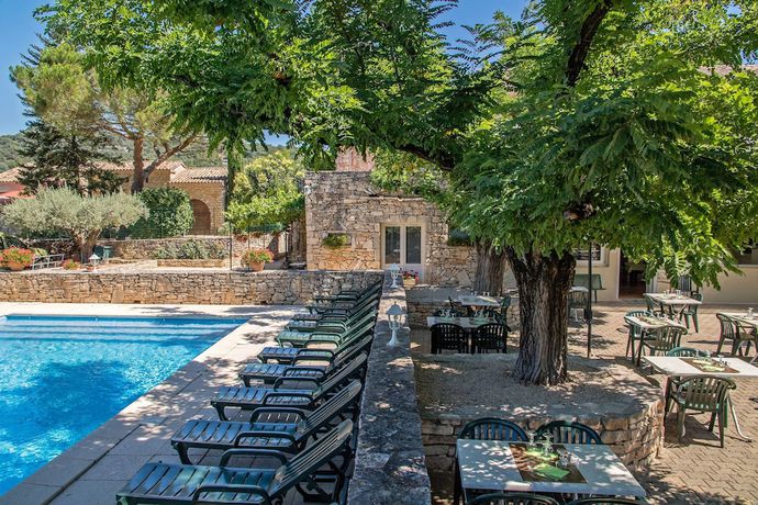 Imagen de la piscina del Hotel L\'escarbille. Foto 15
