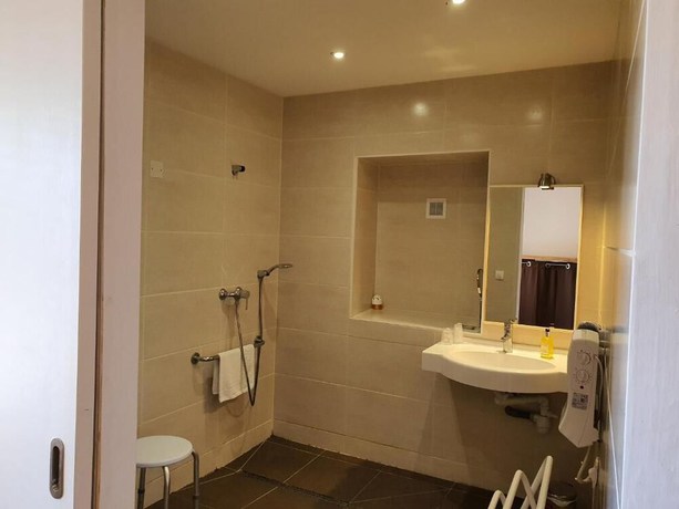 Imagen de la habitación del Hotel L\'escarbille. Foto 6