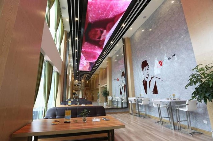 Imagen del bar/restaurante del Hotel Leshan Wow. Foto 2