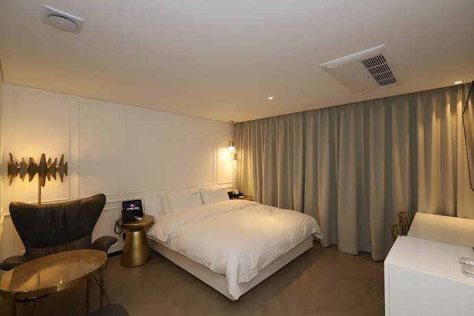 Imagen de la habitación del Hotel Lesign. Foto 13