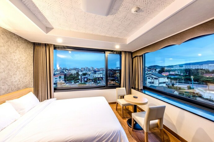 Imagen de la habitación del Hotel Leslie. Foto 19