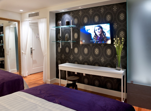 Imagen de la habitación del Hotel Leslie Ocean Drive. Foto 8